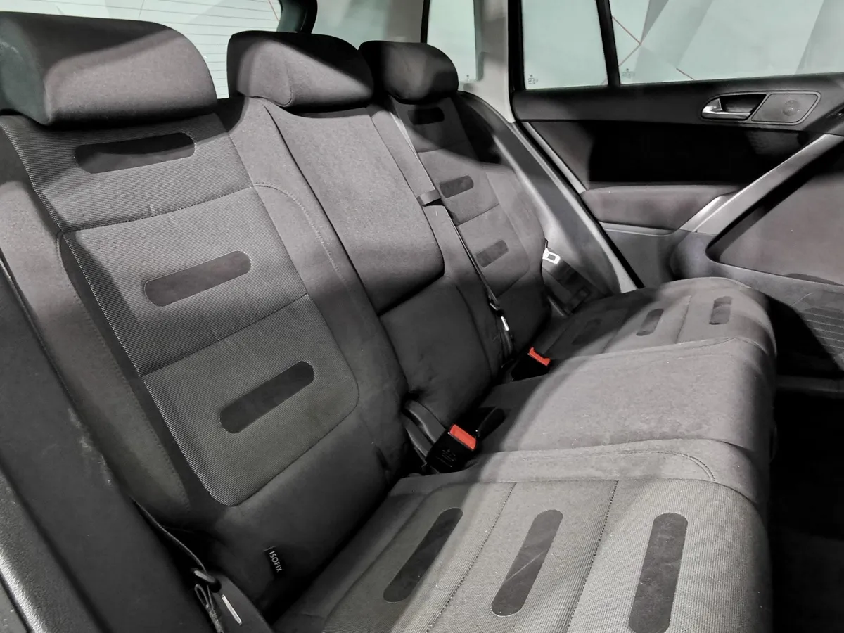 Volkswagen Tiguan 2.0 TSI 4Motion AT (170 л.с.) Track & Field Черный в АВИЛОН. Слайд №16