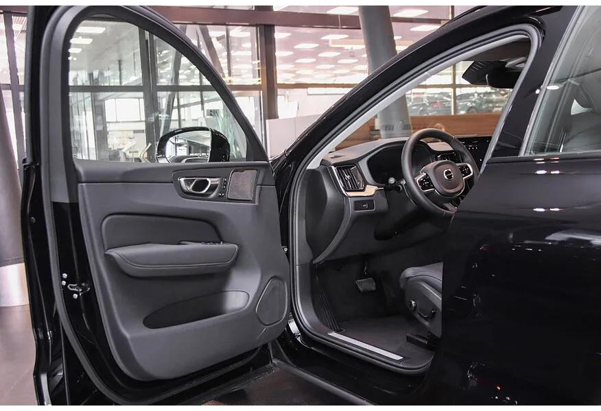 АВИЛОН - Volvo XC60 2.0 B5 8AT AWD (300 л.с.) Plus Черный - slide 4