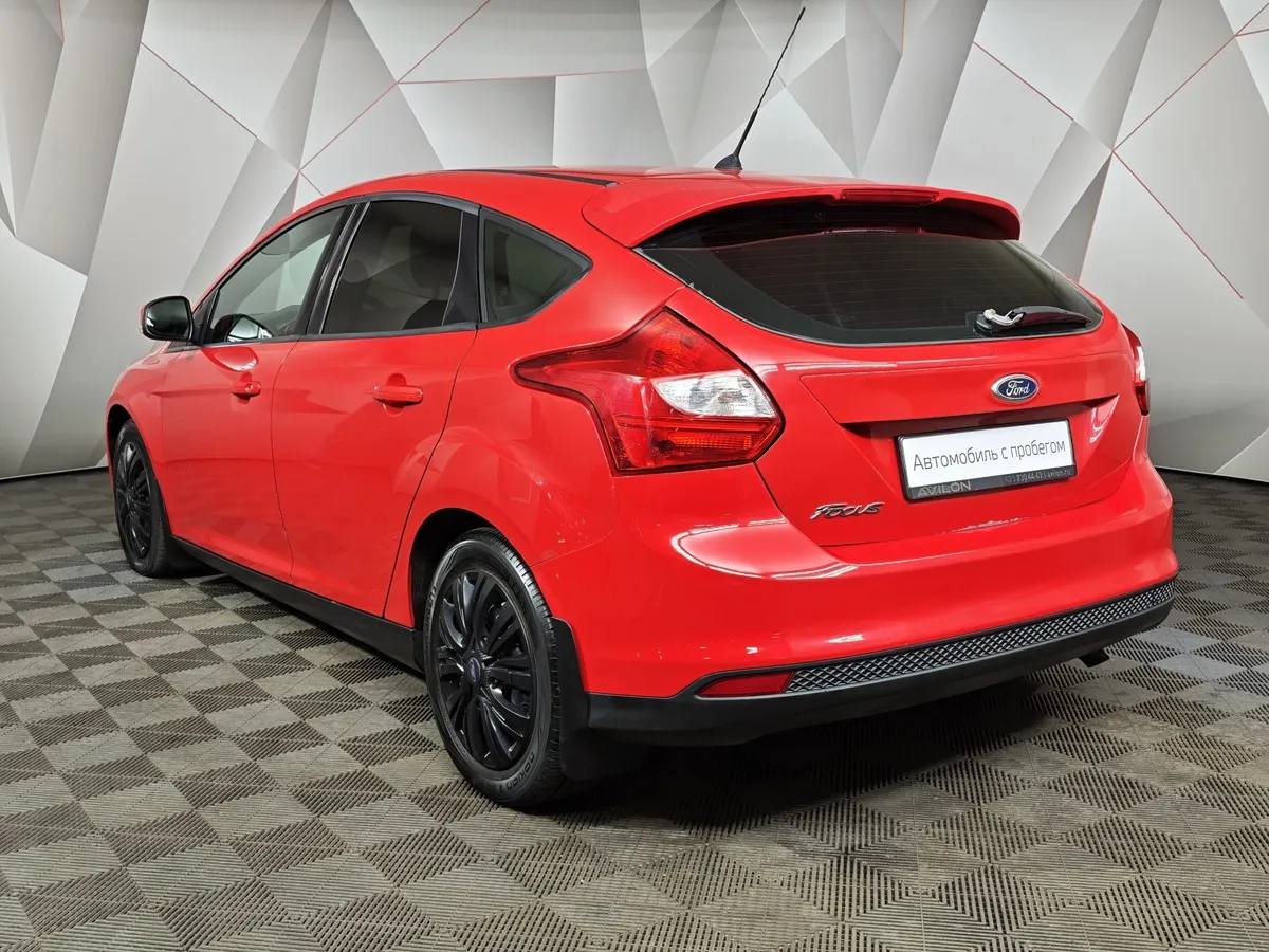 Ford Focus 1.6 PowerShift (105 л.с.) Trend Красный в АВИЛОН. Слайд №4