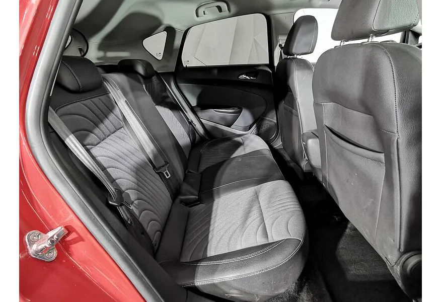 Opel Astra 1.6 Turbo AT (180 л.с.) Красный в АВИЛОН. Слайд №17