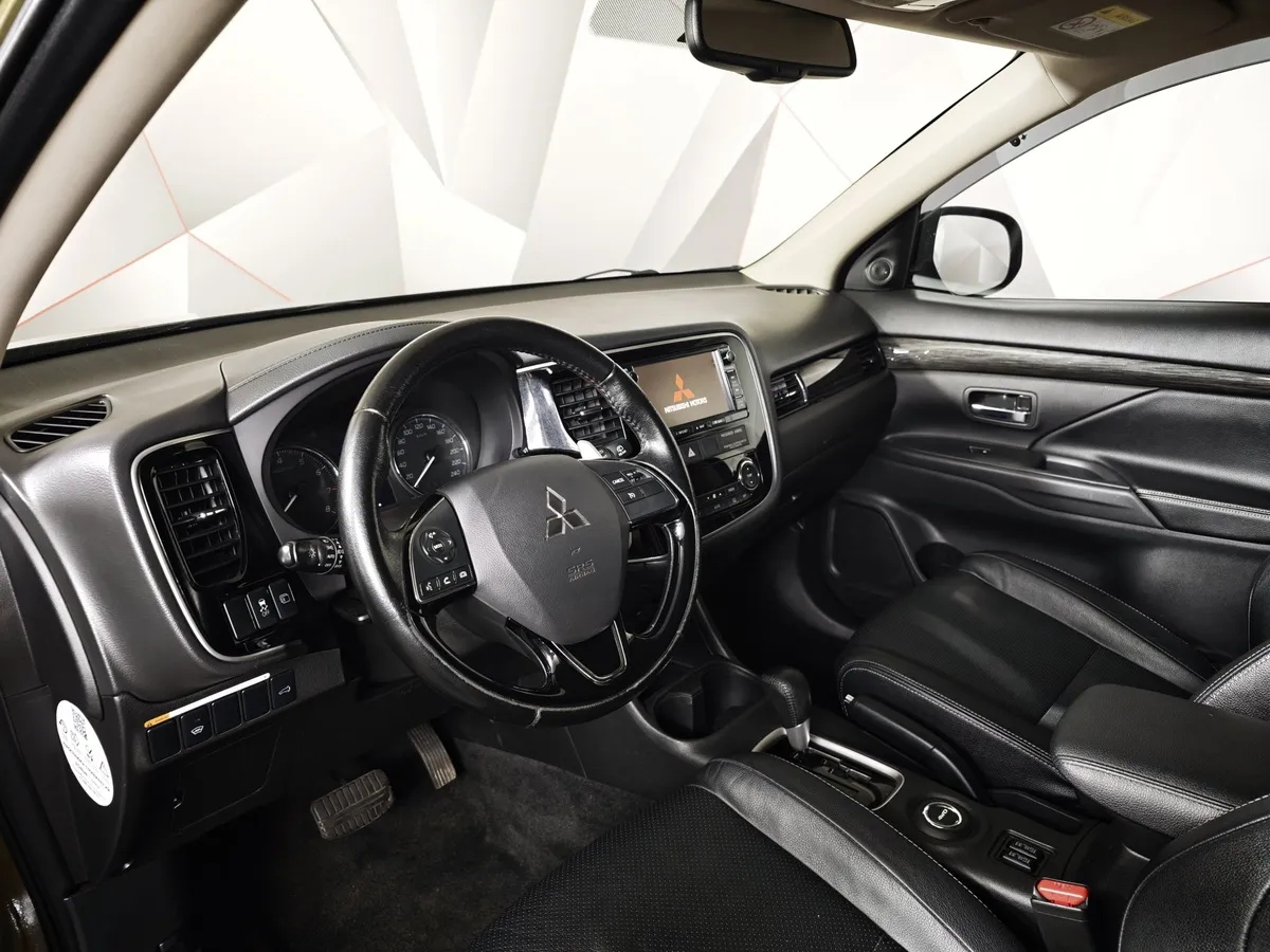 Mitsubishi Outlander 2.4 CVT 4WD (167 л.с.) Коричневый в АВИЛОН. Слайд №17