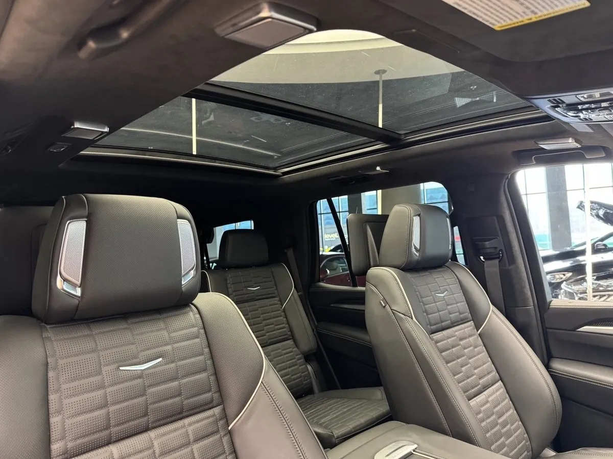 Cadillac Escalade V 6.2 AT 4WD (690 л.с.) V-series Черный в АВИЛОН. Слайд №23