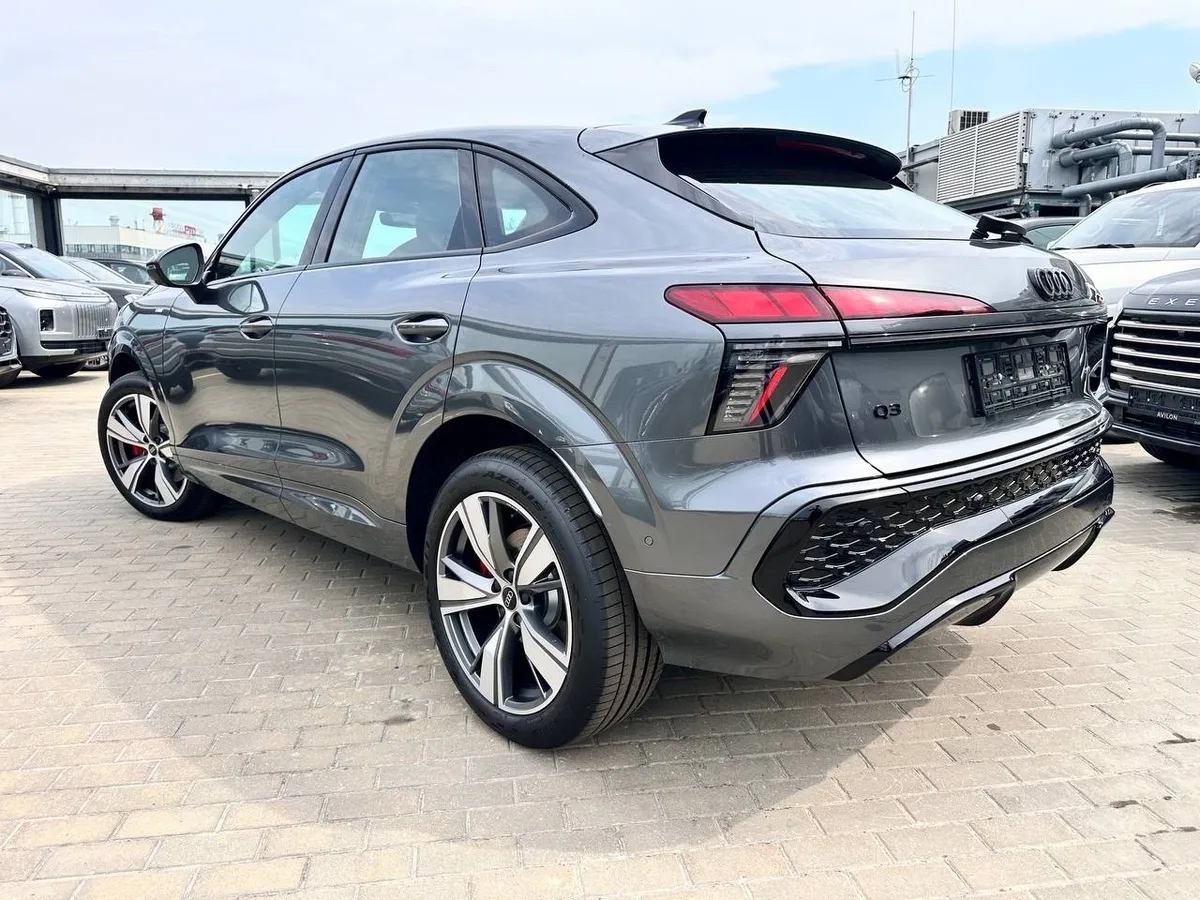 Audi Q3 Sportback 2.0 TFSI S-tronic quattro (265 л.с.) Серый в АВИЛОН. Слайд №3