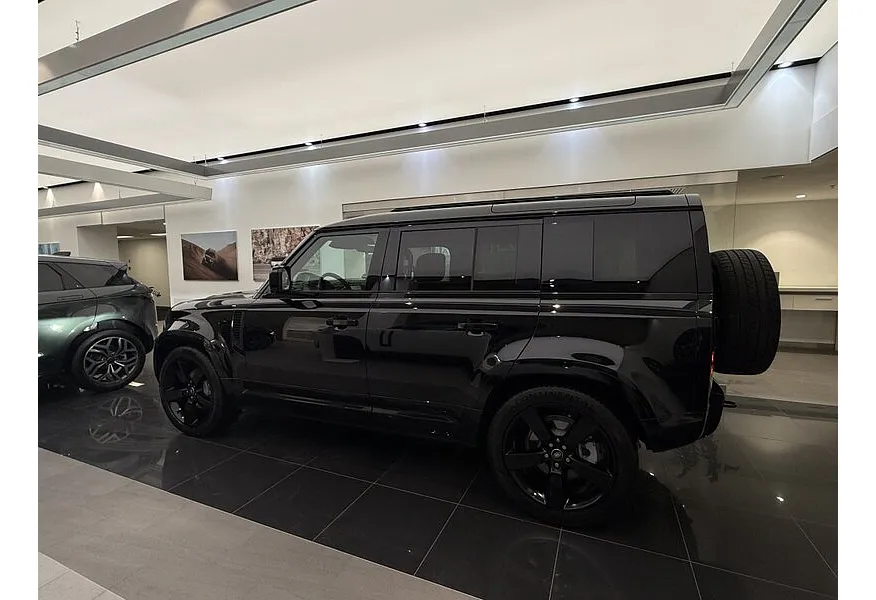 Land Rover Defender 3.0D AT (300 л.с.) HSE Черный в АВИЛОН. Слайд №3
