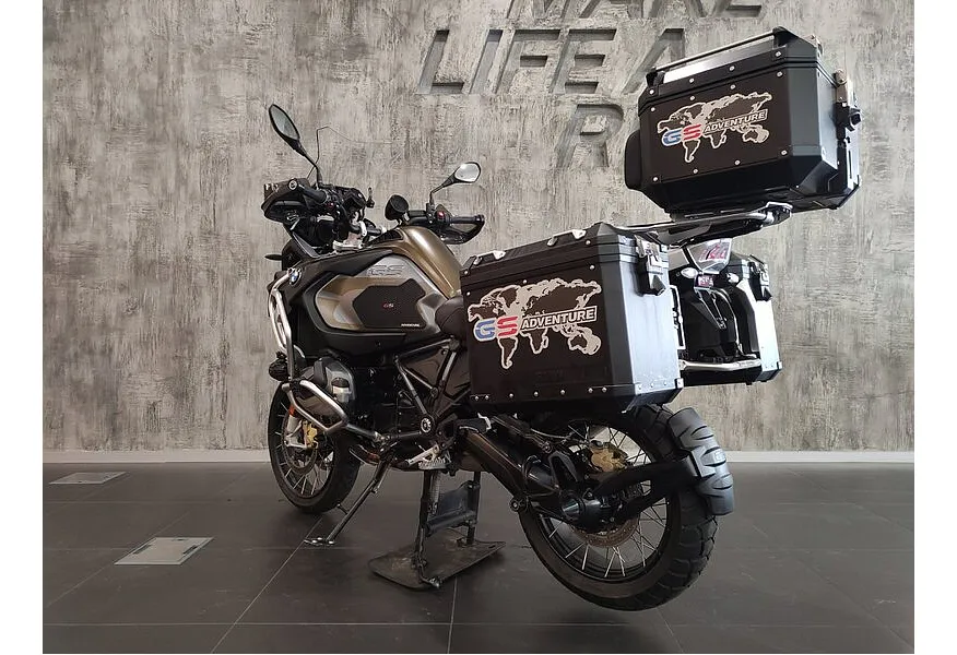 LIVE. Слайд №5