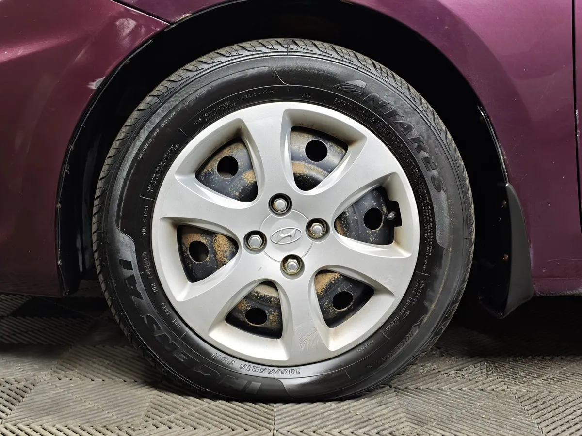 Hyundai Solaris 1.4 AT (100 л.с.) Comfort Фиолетовый в АВИЛОН. Слайд №9