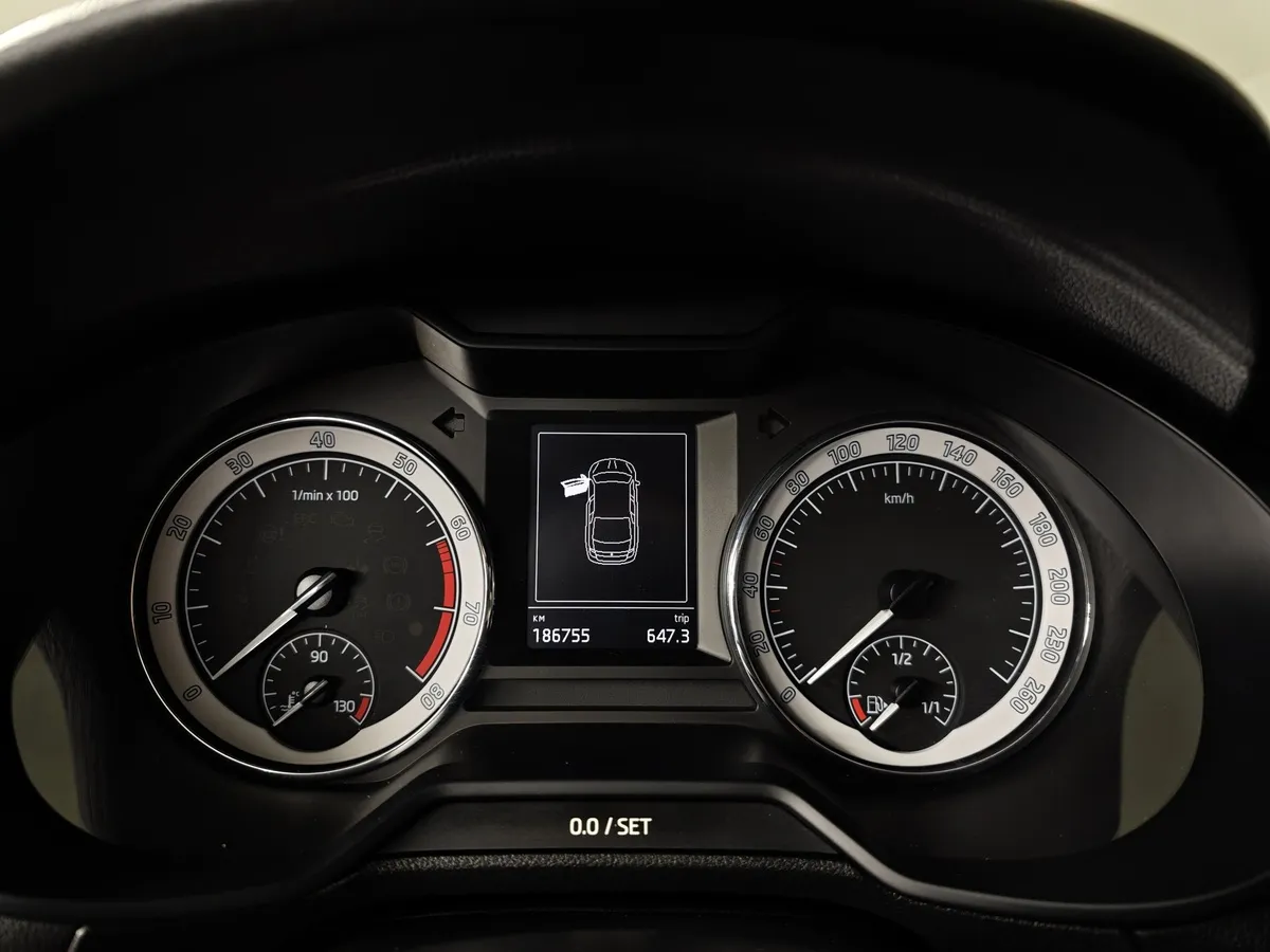 Skoda Octavia 1.6 MPI AT (110 л.с.) Белый в АВИЛОН. Слайд №18