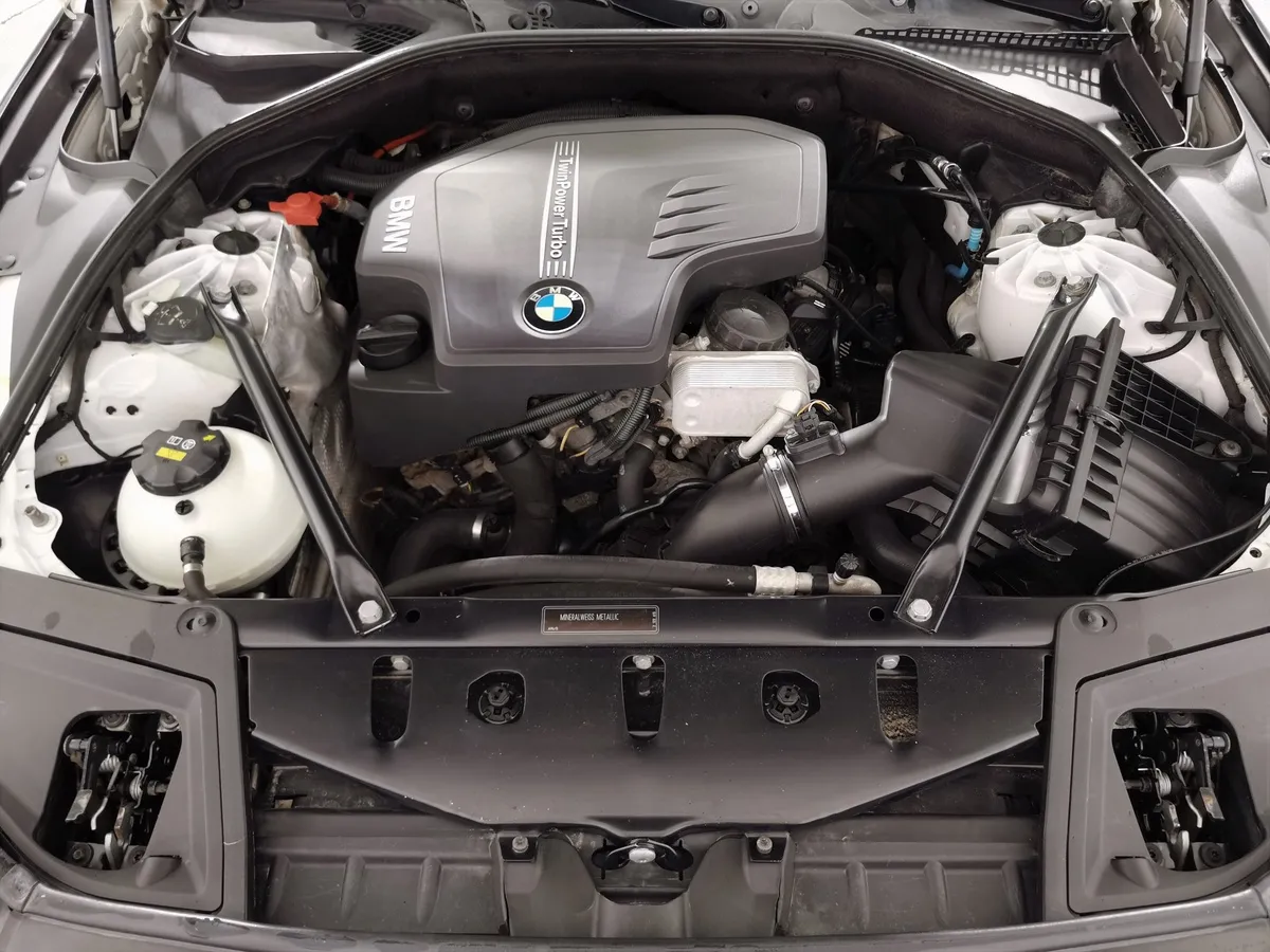 BMW 5 серия 528i xDrive AT (245 л.с.) Base Локальная сборка Белый в АВИЛОН. Слайд №10