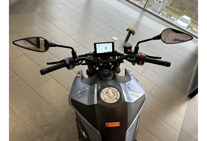 LIVE. Слайд №9