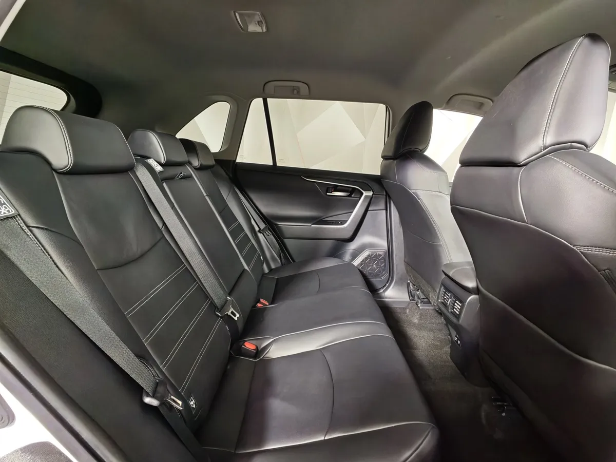 Toyota RAV4 2.0i CVT AWD (149 л.с.) Белый в АВИЛОН. Слайд №16