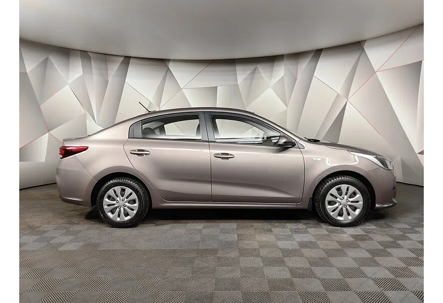 Kia Rio 1.6 AT (123 л.с.) Коричневый в АВИЛОН. Слайд №6 Kia Rio 1.6 AT (123 л.с.) Коричневый в АВИЛОН. Слайд №6