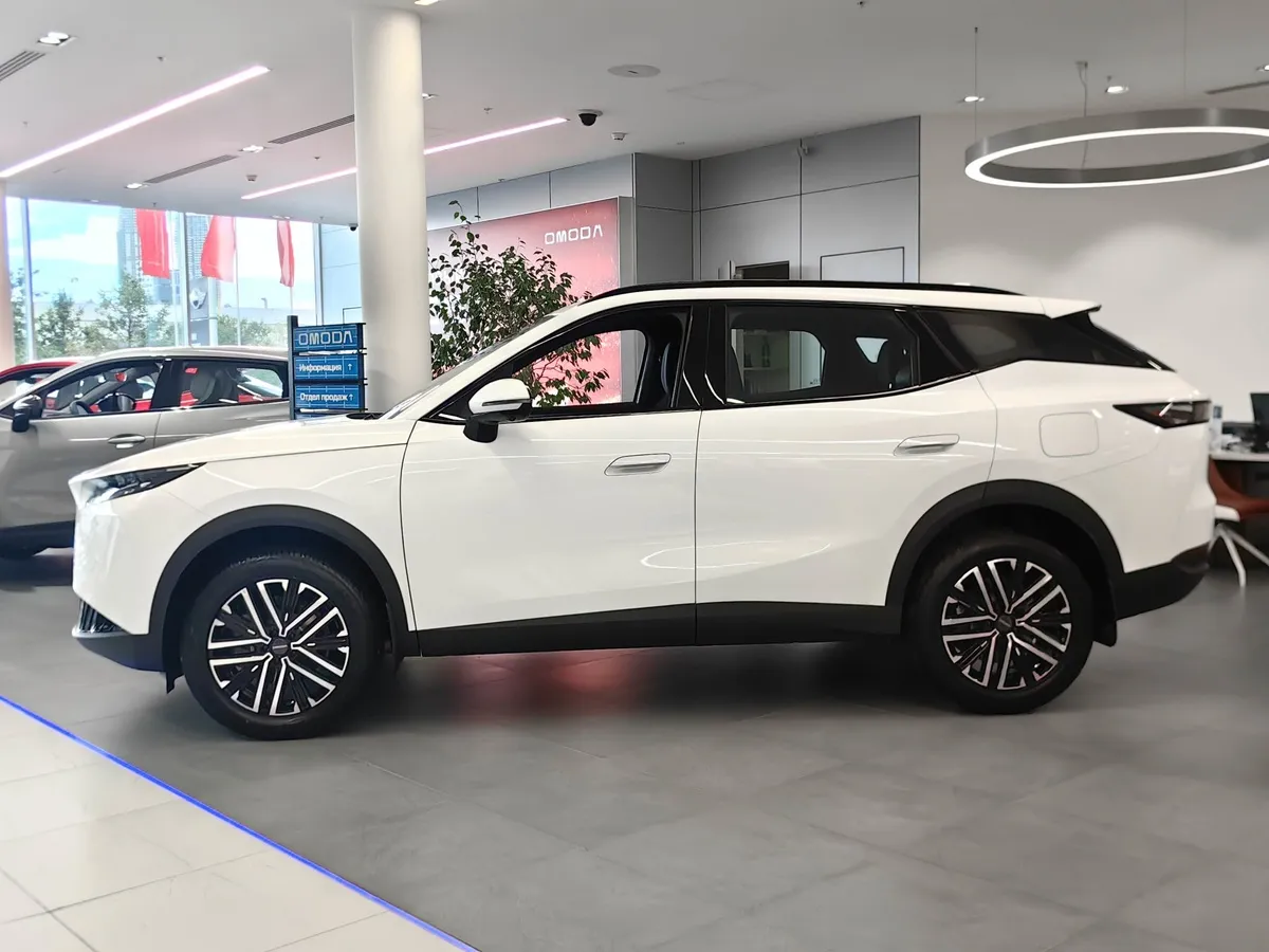 OMODA C7 1.6 DCT (150 л.с.) Драйв Белый в АВИЛОН. Слайд №3