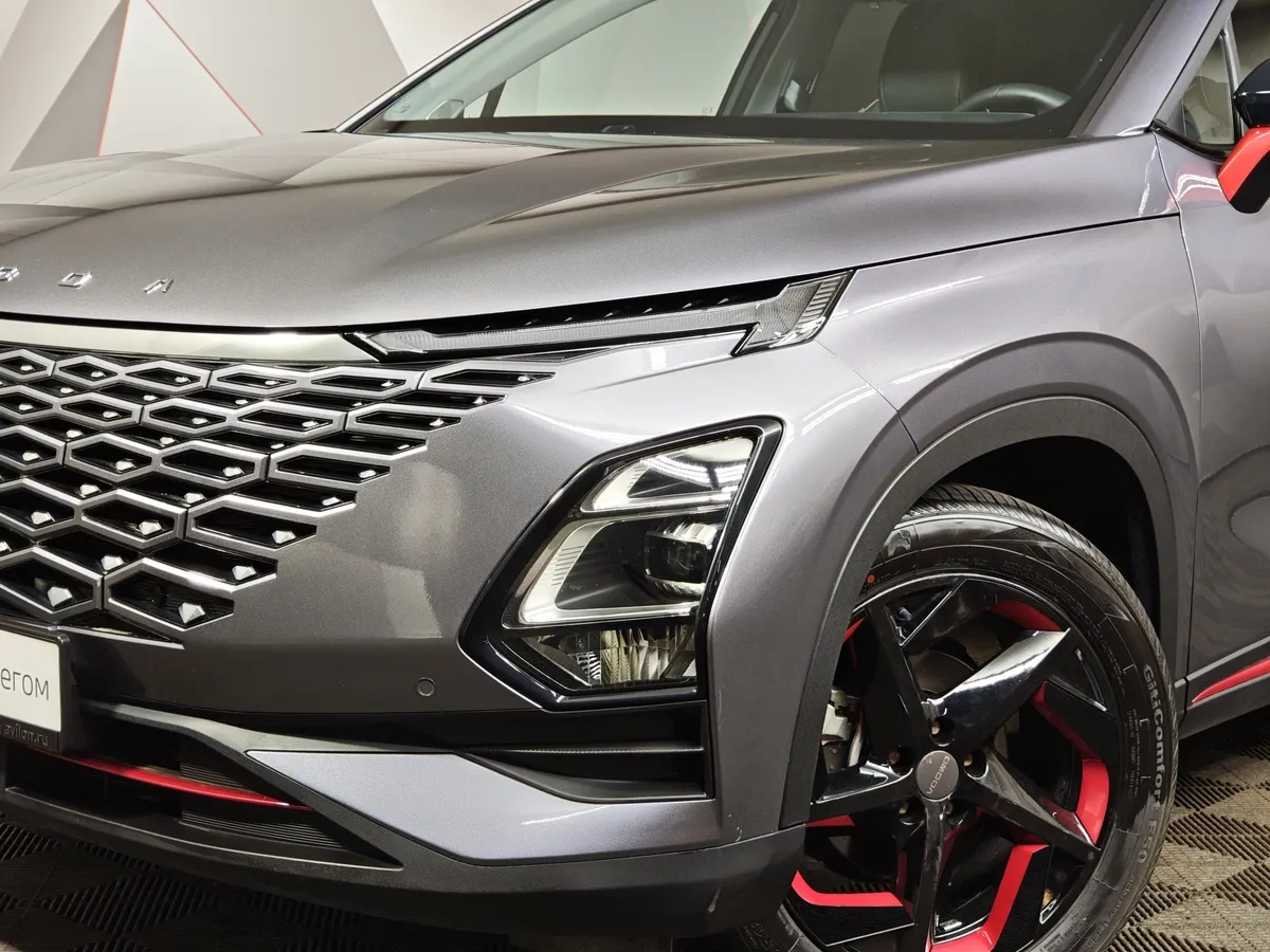 Omoda C5 1.5T CVT (147 л.с.) Lifestyle (красные элементы экстерьера) Серый в АВИЛОН. Слайд №10