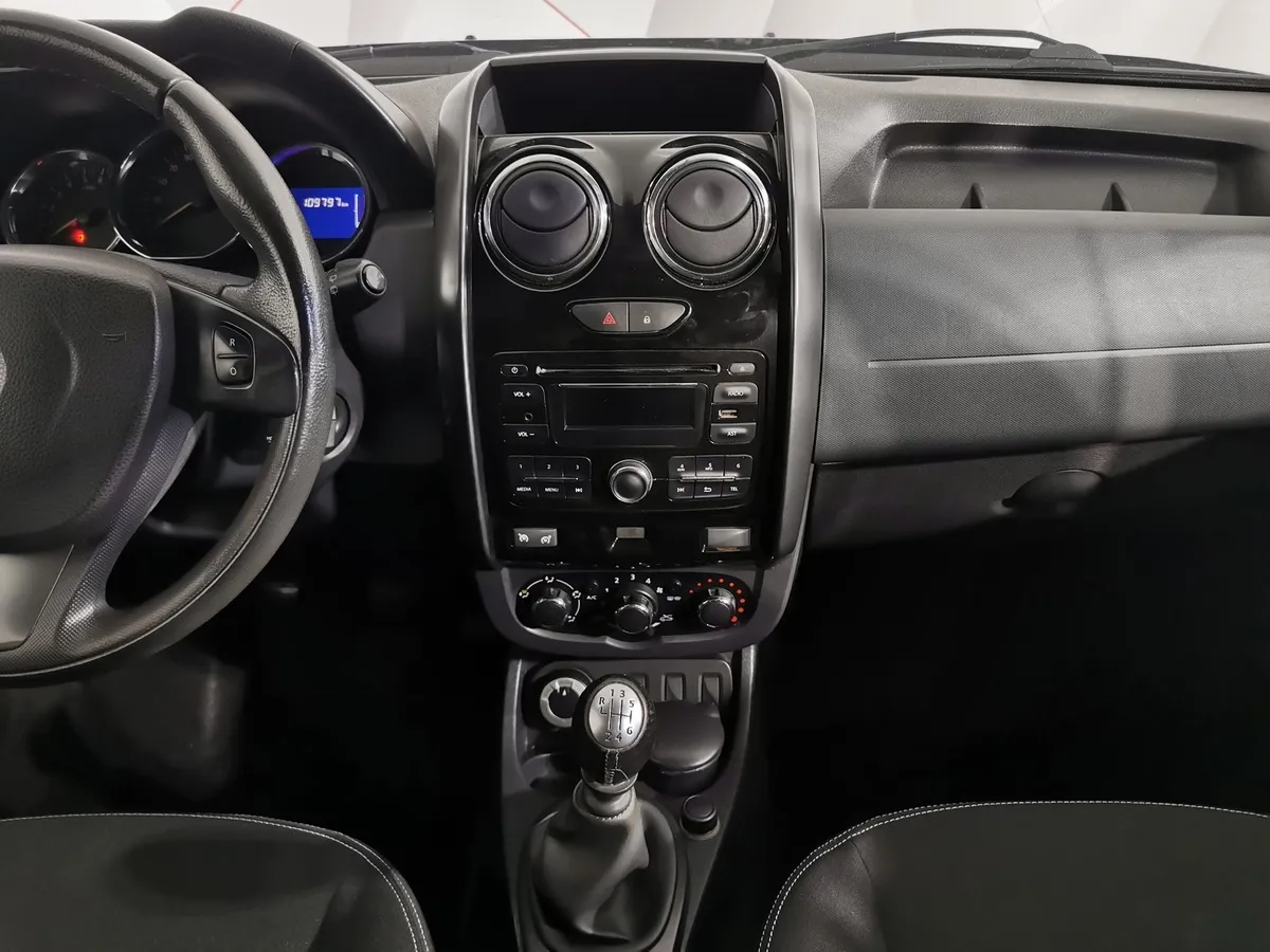 Renault Duster 1.6 MT 4x4 (114 л.с.) Черный в АВИЛОН. Слайд №14