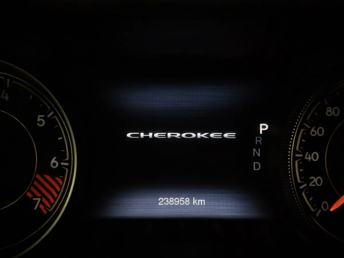 Jeep Cherokee 2.4 Tigershark Multiair AT AWD (177 л.с.) Sport Зеленый в АВИЛОН. Слайд №17