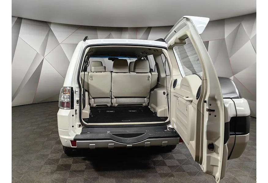 Mitsubishi Pajero 3.8 AT (250 л.с.) Белый в АВИЛОН. Слайд №11