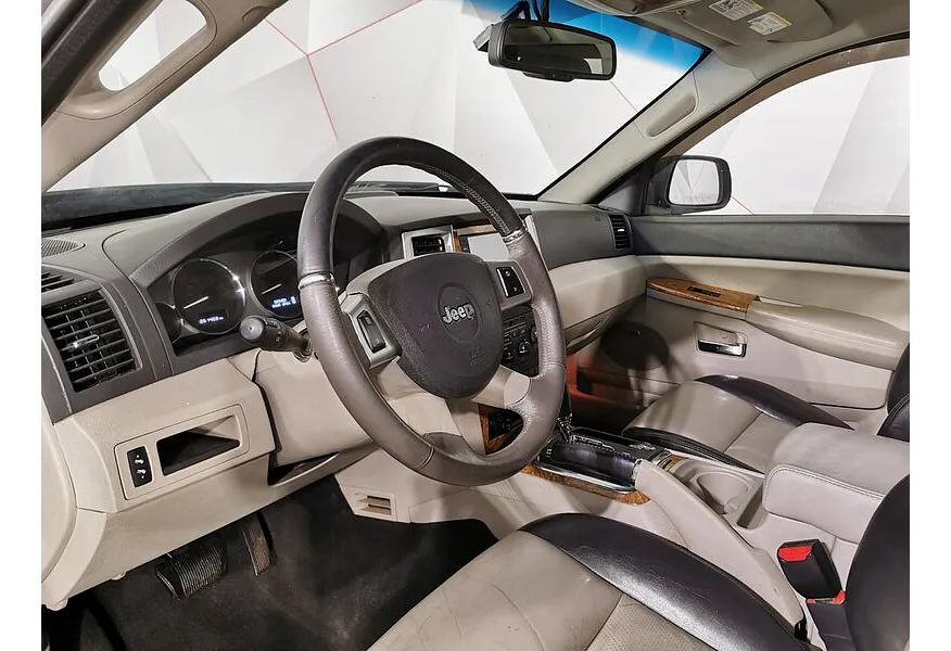 Jeep Grand Cherokee 4.7 AT AWD (305 л.с.) Черный в АВИЛОН. Слайд №19