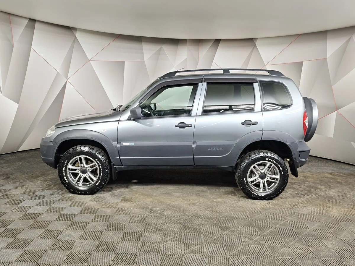 Chevrolet Niva 1.7 MT (80 л.с.) Серый в АВИЛОН. Слайд №5