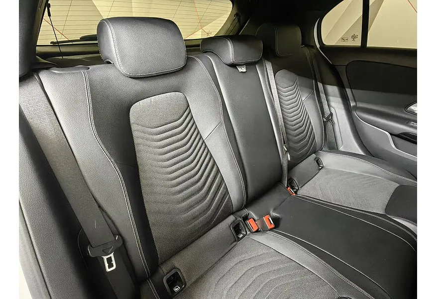 Mercedes-Benz A-Класс A 200 7G-DCT (150 л.с.) Style Белый в АВИЛОН. Слайд №17