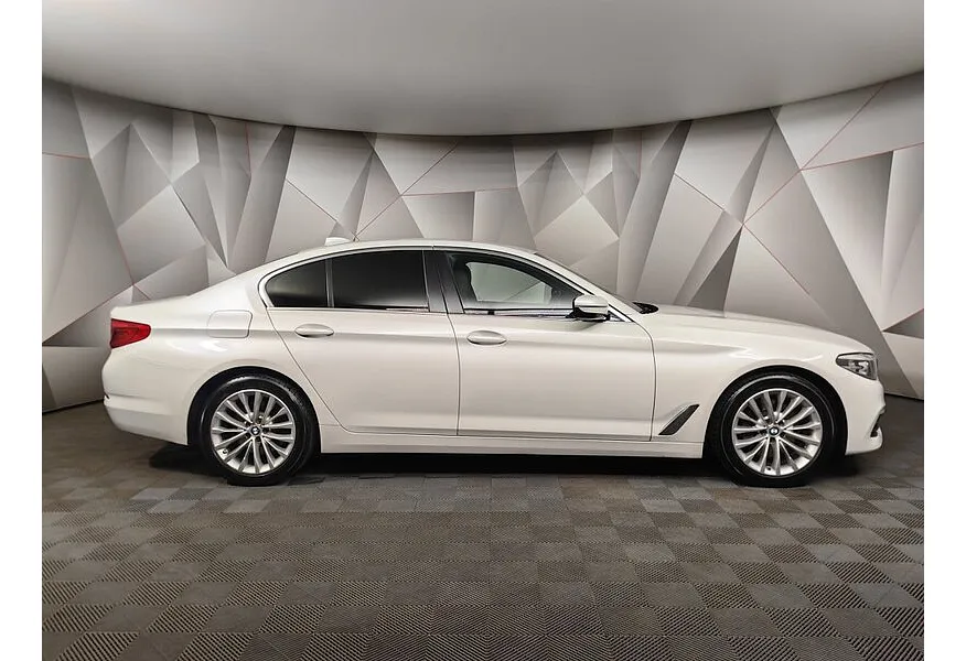 BMW 5 серия 530i xDrive Steptronic (249 л.с.) Белый в АВИЛОН. Слайд №6