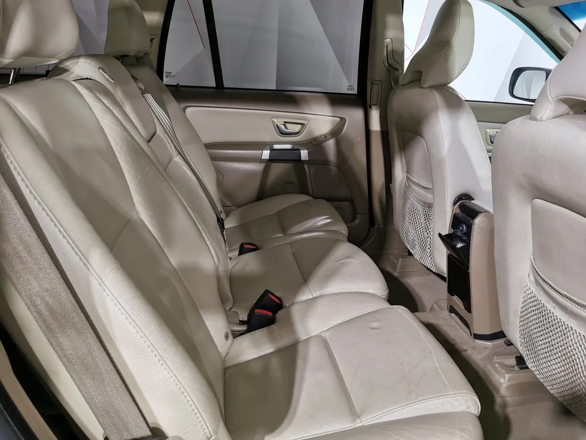 Volvo XC90 2.5 T5 Geartronic AWD (5 мест) (210 л.с.) Коричневый в АВИЛОН. Слайд №19