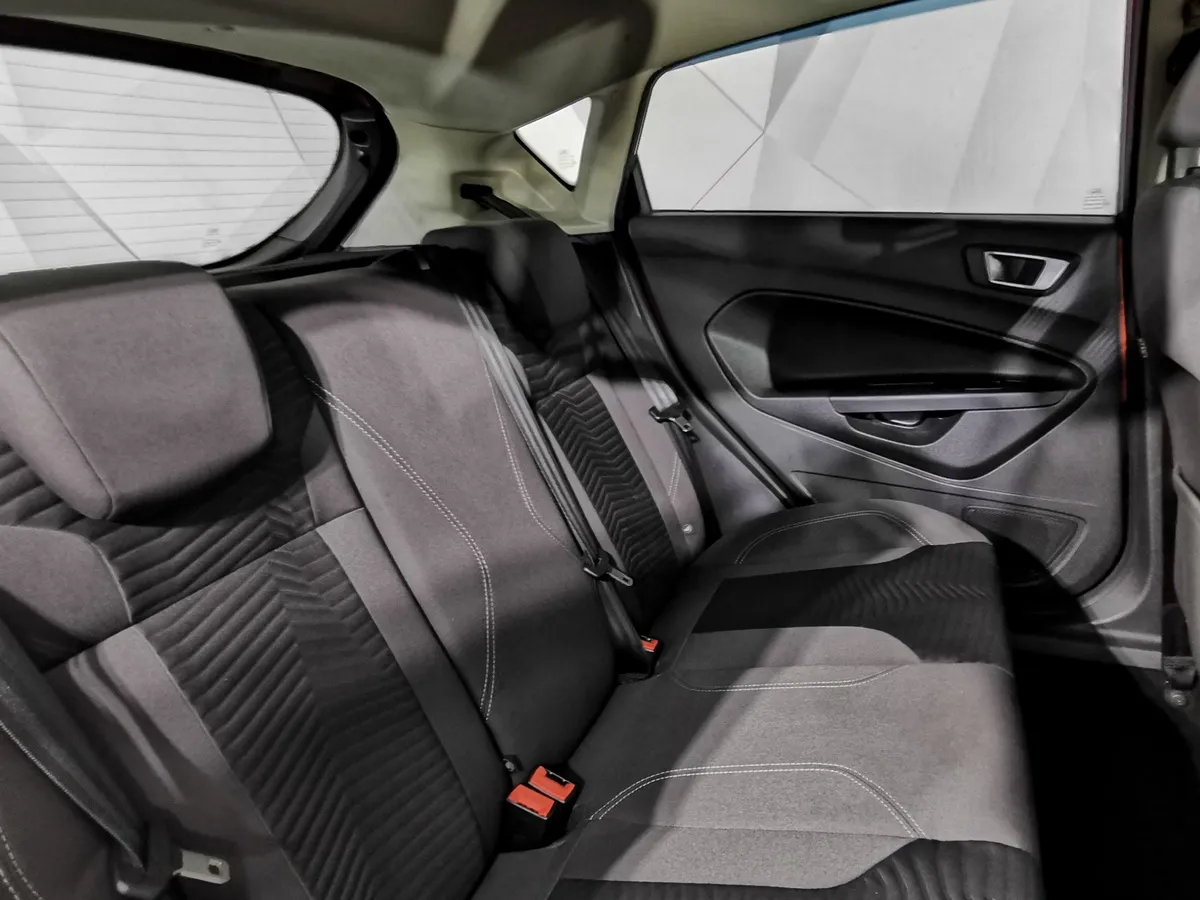 Ford Fiesta 1.4 MT (80 л.с.) Ghia Оранжевый в АВИЛОН. Слайд №16