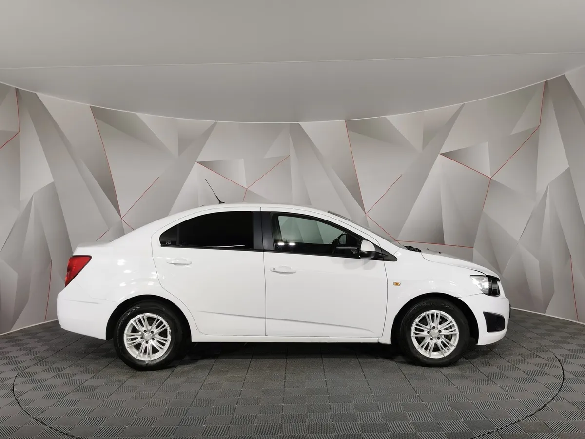 Chevrolet Aveo 1.6 AT (115 л.с.) Белый в АВИЛОН. Слайд №6