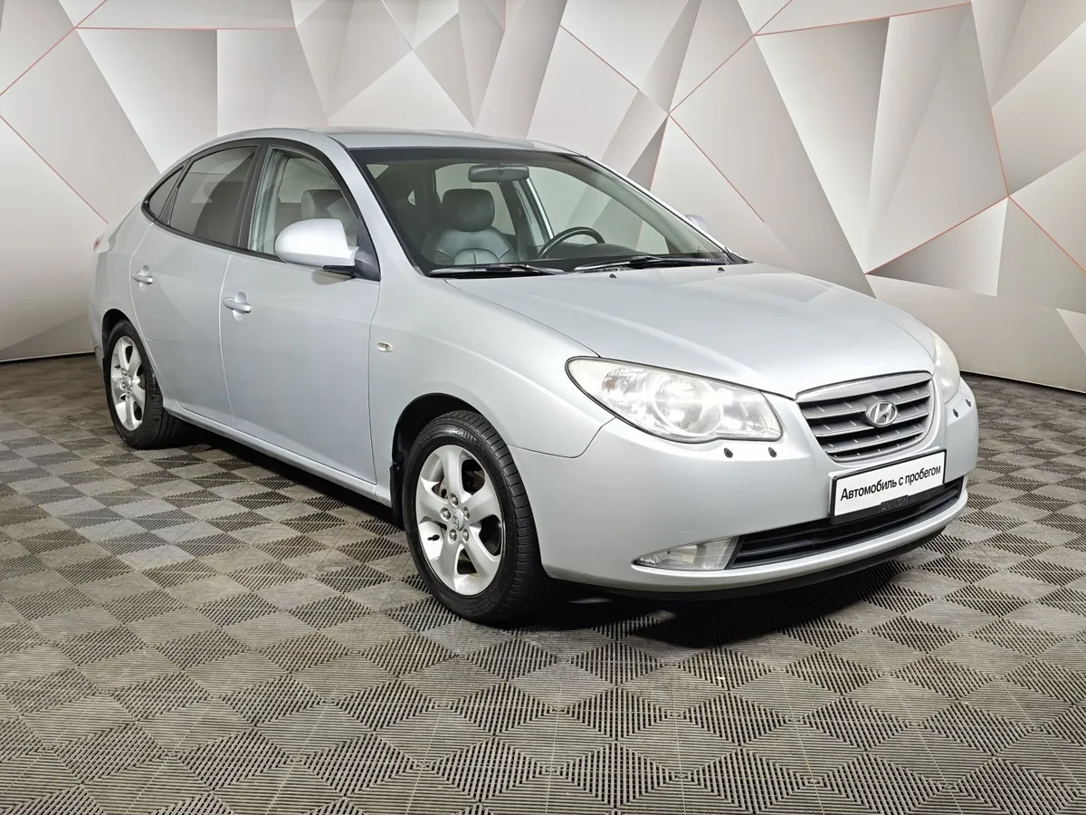 Hyundai Elantra 1.6 AT (122 л.с.) Серебристый в АВИЛОН. Слайд №3