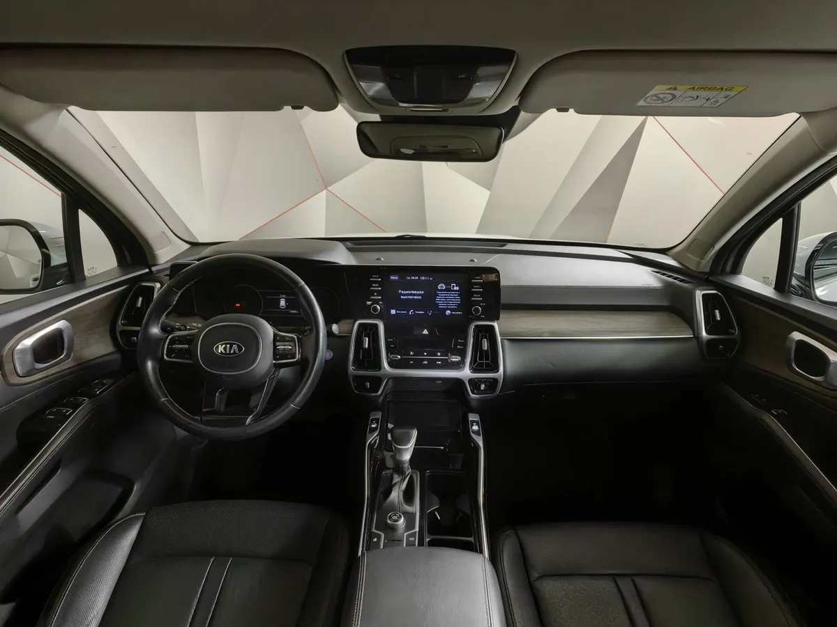 Kia Sorento 2.5 MPI 4WD AT (180 л.с.) Luxe Белый в АВИЛОН. Слайд №13