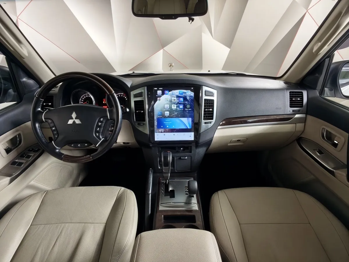 Mitsubishi Pajero 3.8 AT (250 л.с.) Белый в АВИЛОН. Слайд №14