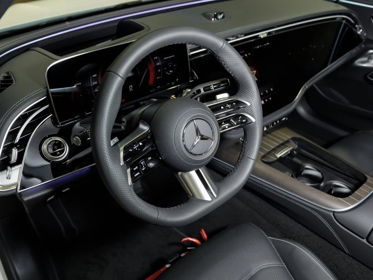 Mercedes-Benz E-Класс E 300 4MATIC (258 л.с.) Белый в АВИЛОН. Слайд №6