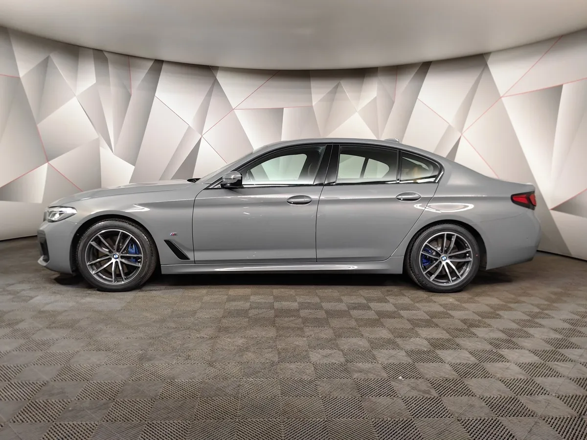 BMW 5 серия 530i xDrive Steptronic (249 л.с.) M Sport Plus Серый в АВИЛОН. Слайд №5