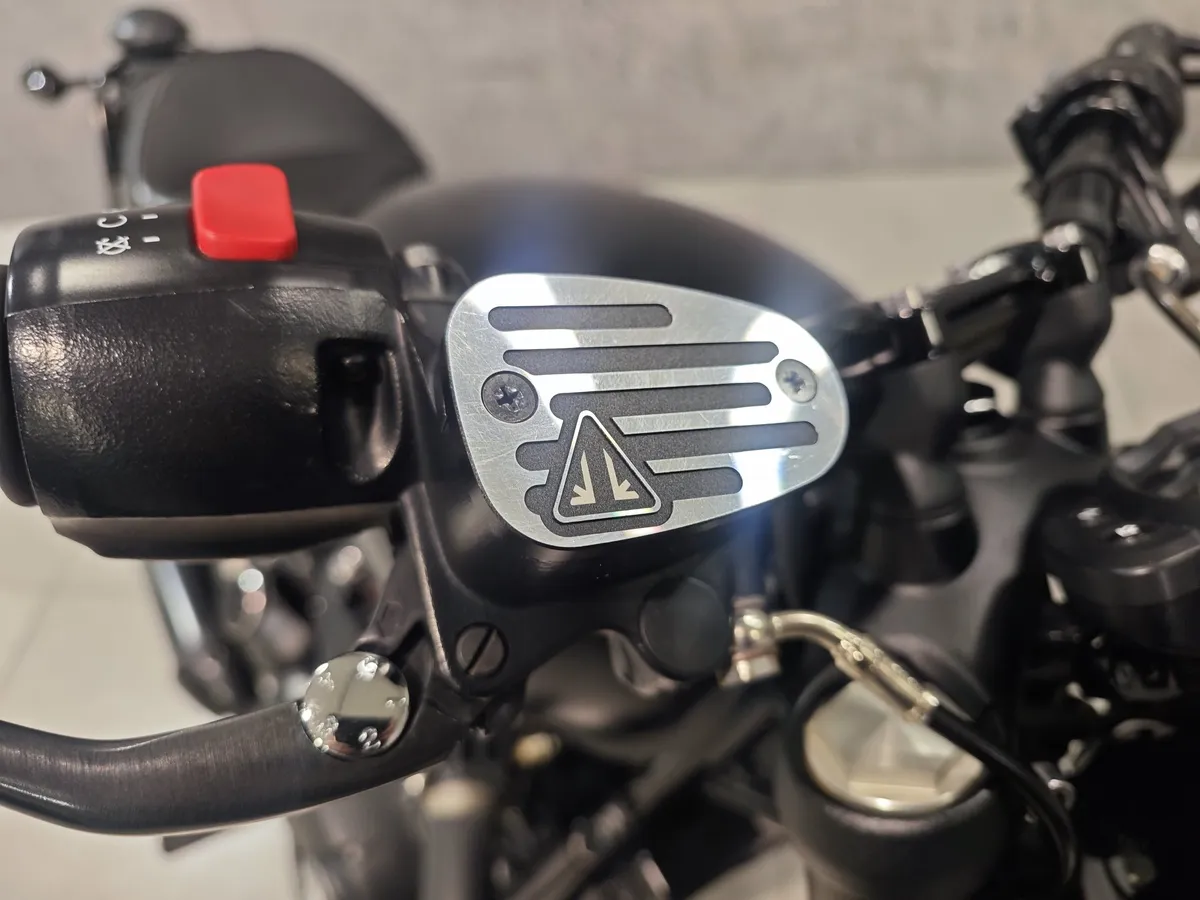 Triumph Bonneville Bobber 1 200 см³ (78 л.с.) (78) 1200 Черный в АВИЛОН. Слайд №7