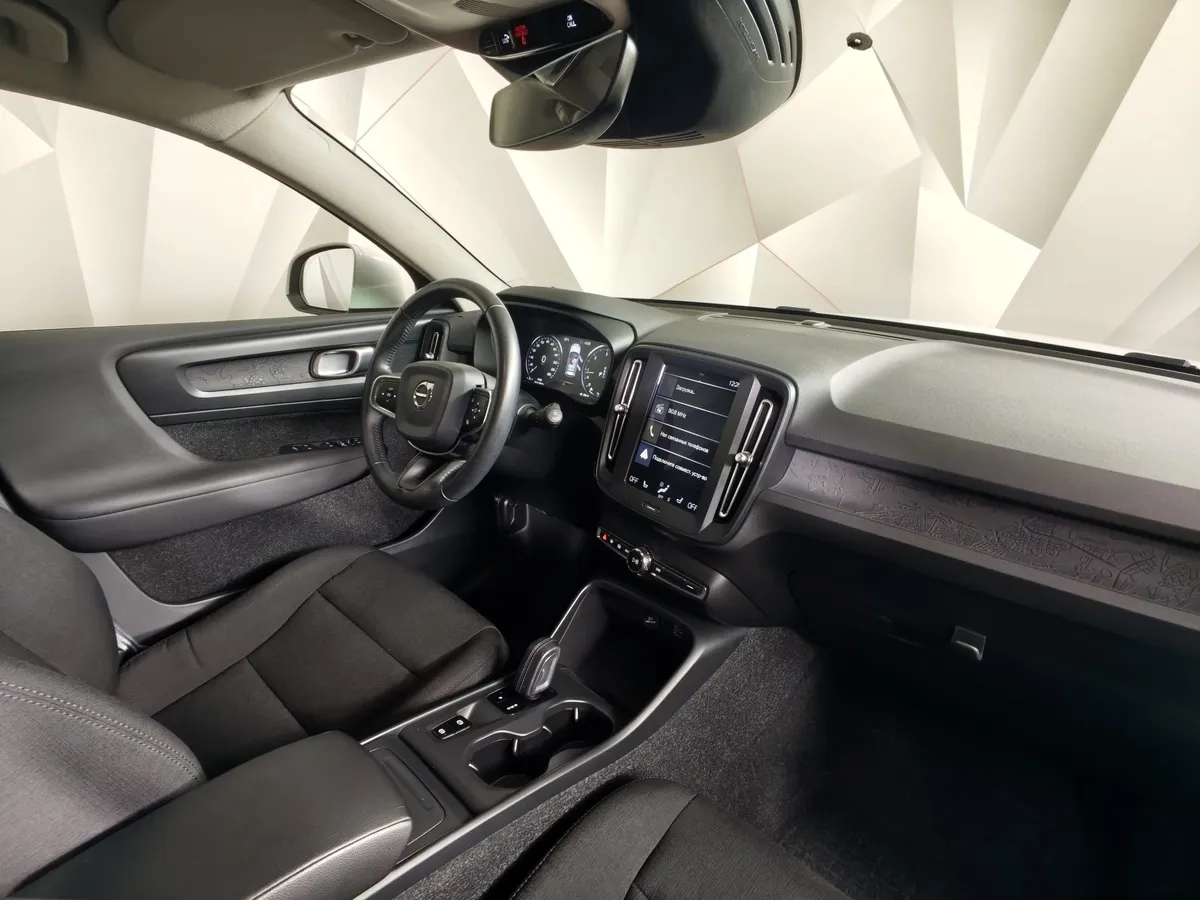 Volvo XC40 2.0 D3 Drive-E AT AWD (150 л.с.) Momentum Белый в АВИЛОН. Слайд №13
