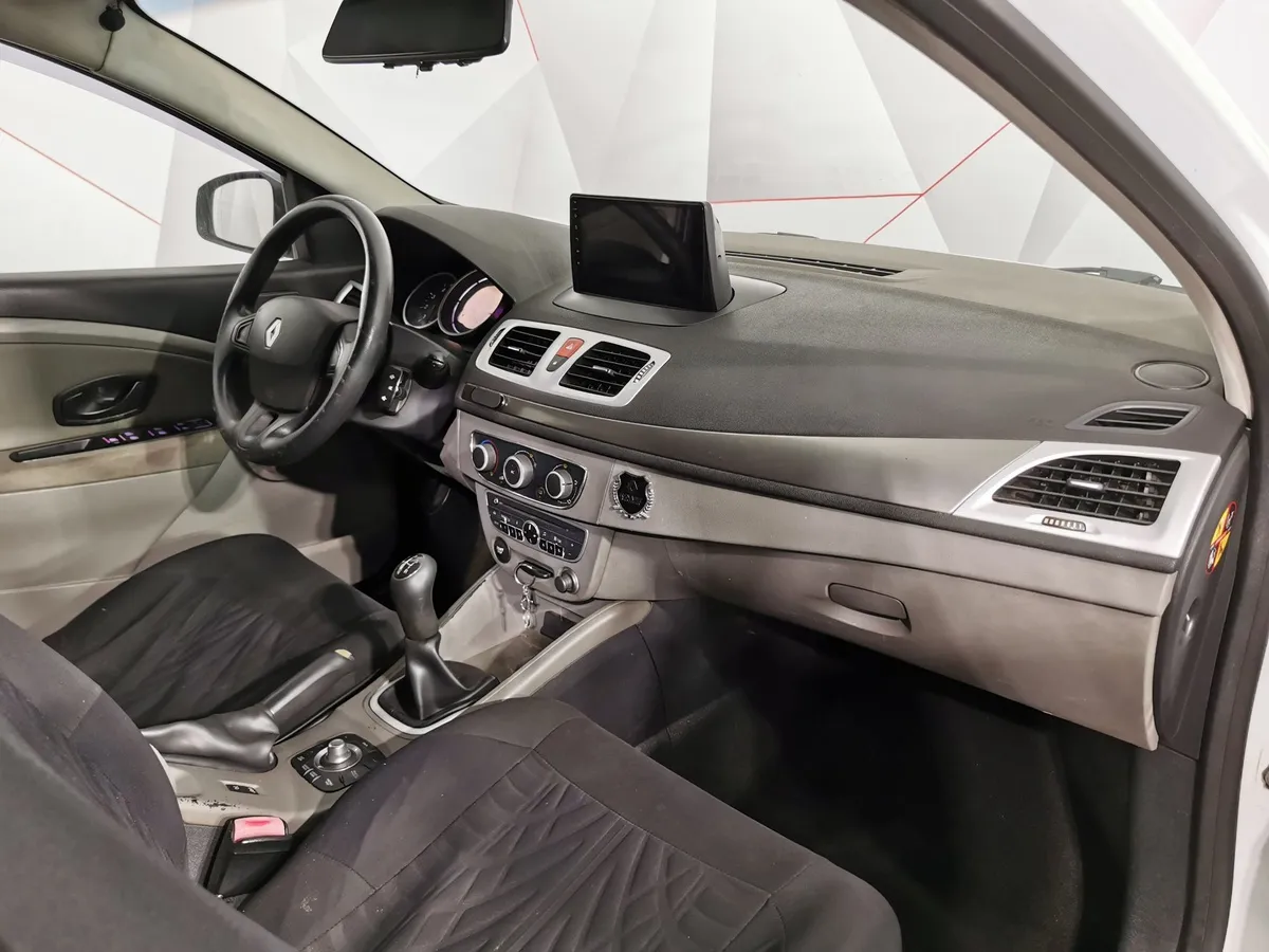 Renault Megane 1.5 dCi MT (90 л.с.) Белый в АВИЛОН. Слайд №11