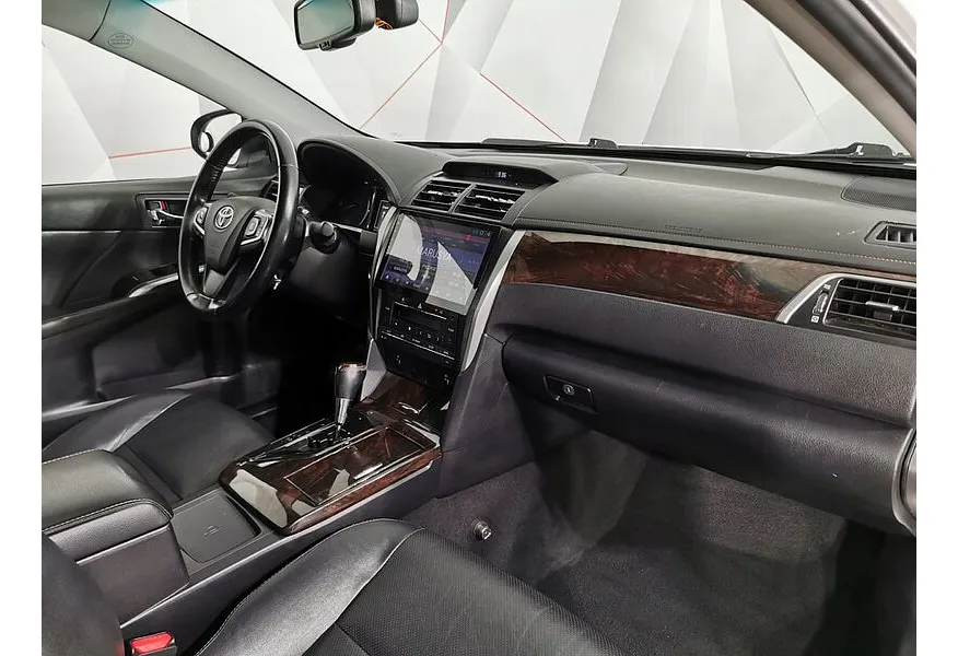 Toyota Camry 2.5 AT (181 л.с.) Белый в АВИЛОН. Слайд №13