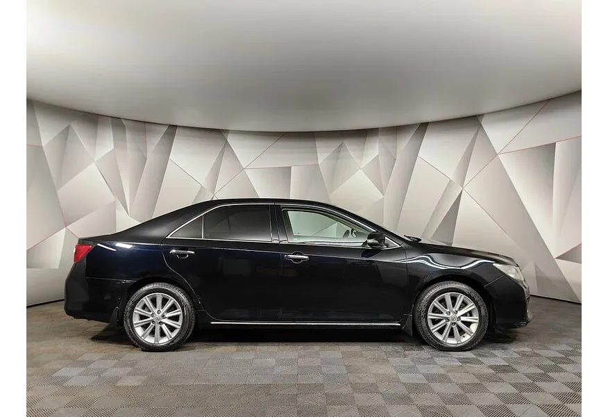 Toyota Camry 2.5 AT (181 л.с.) Черный в АВИЛОН. Слайд №6