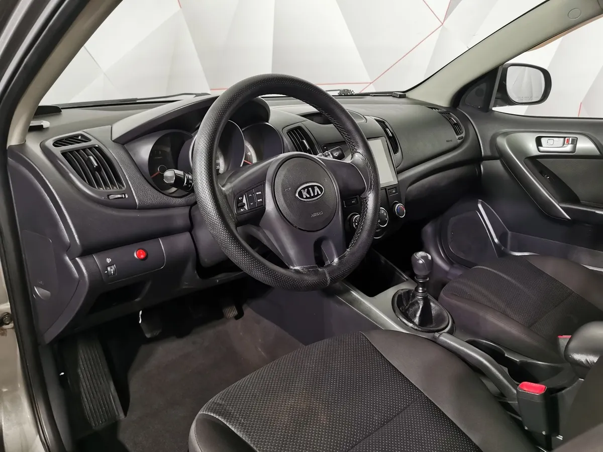 Kia Cerato 1.6 MT (126 л.с.) Comfort Серый в АВИЛОН. Слайд №17