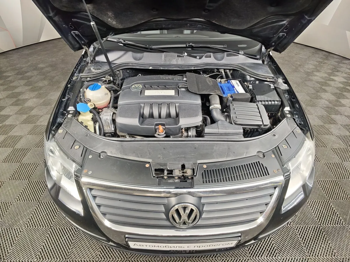 Volkswagen Passat 1.6 MPI MT (102 л.с.) Черный в АВИЛОН. Слайд №10