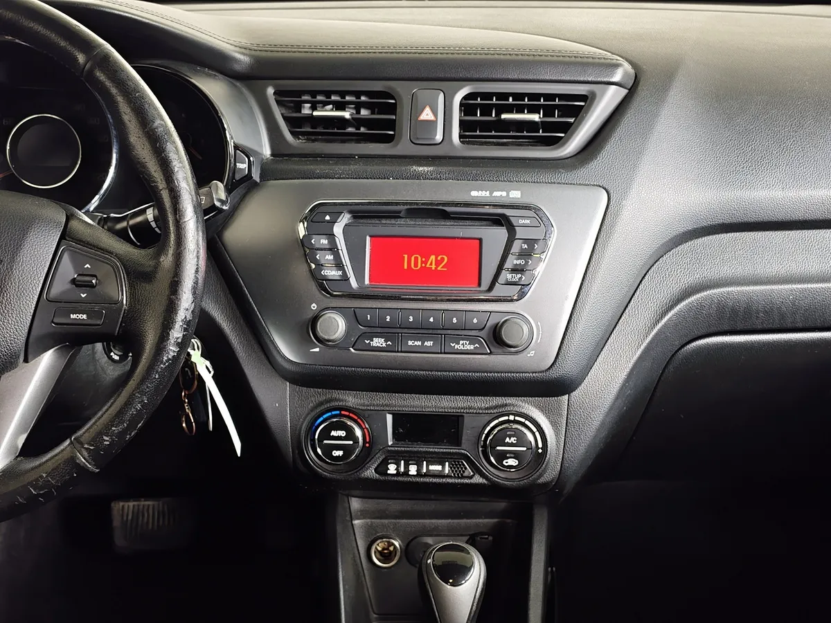 Kia Rio 1.6 AT (123 л.с.) Голубой в АВИЛОН. Слайд №15