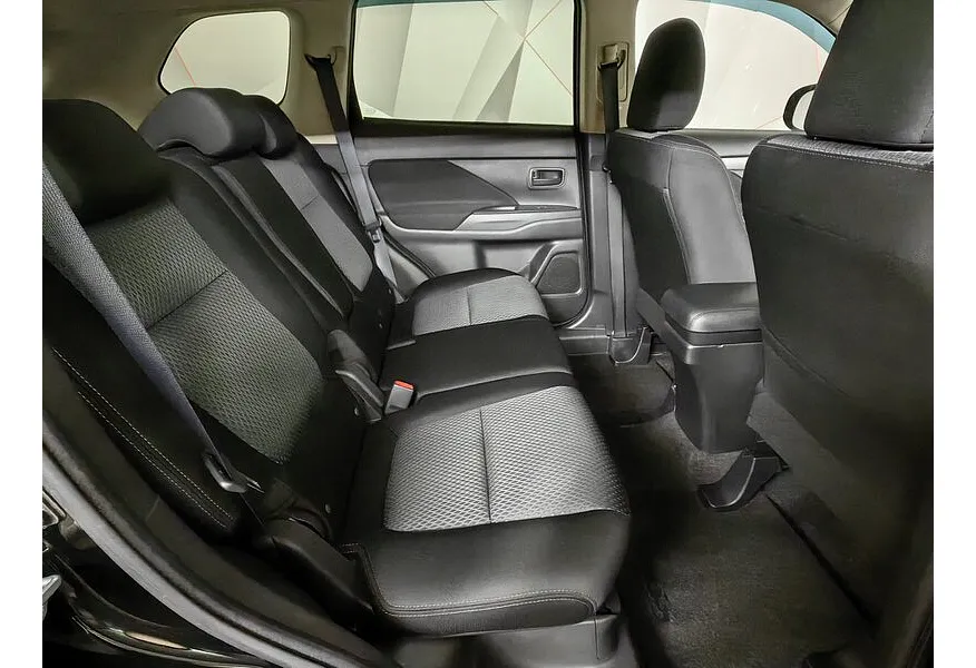 Mitsubishi Outlander 2.0 CVT (146 л.с.) Invite Черный в АВИЛОН. Слайд №16