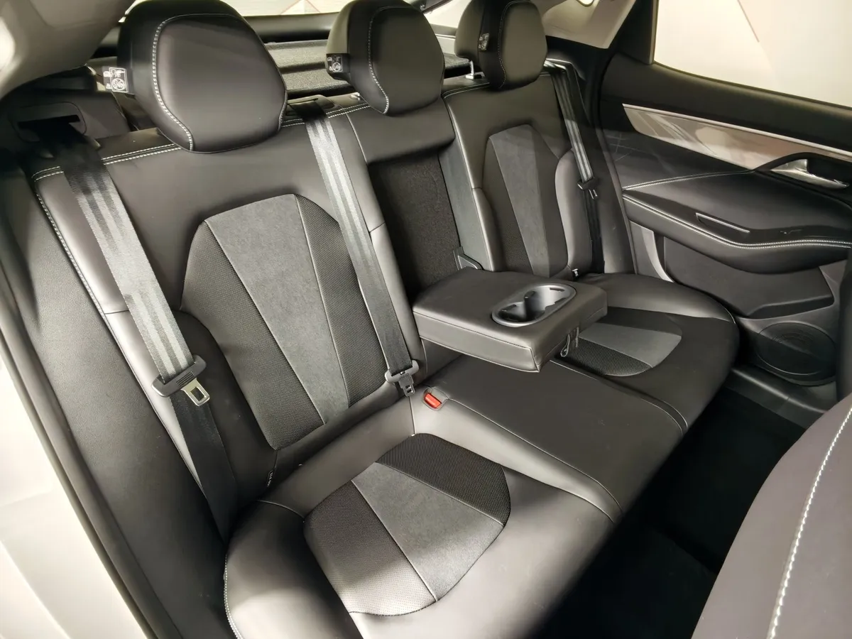 Москвич 6 1.5T CVT 2WD (136 л.с.) Business Белый в АВИЛОН. Слайд №17