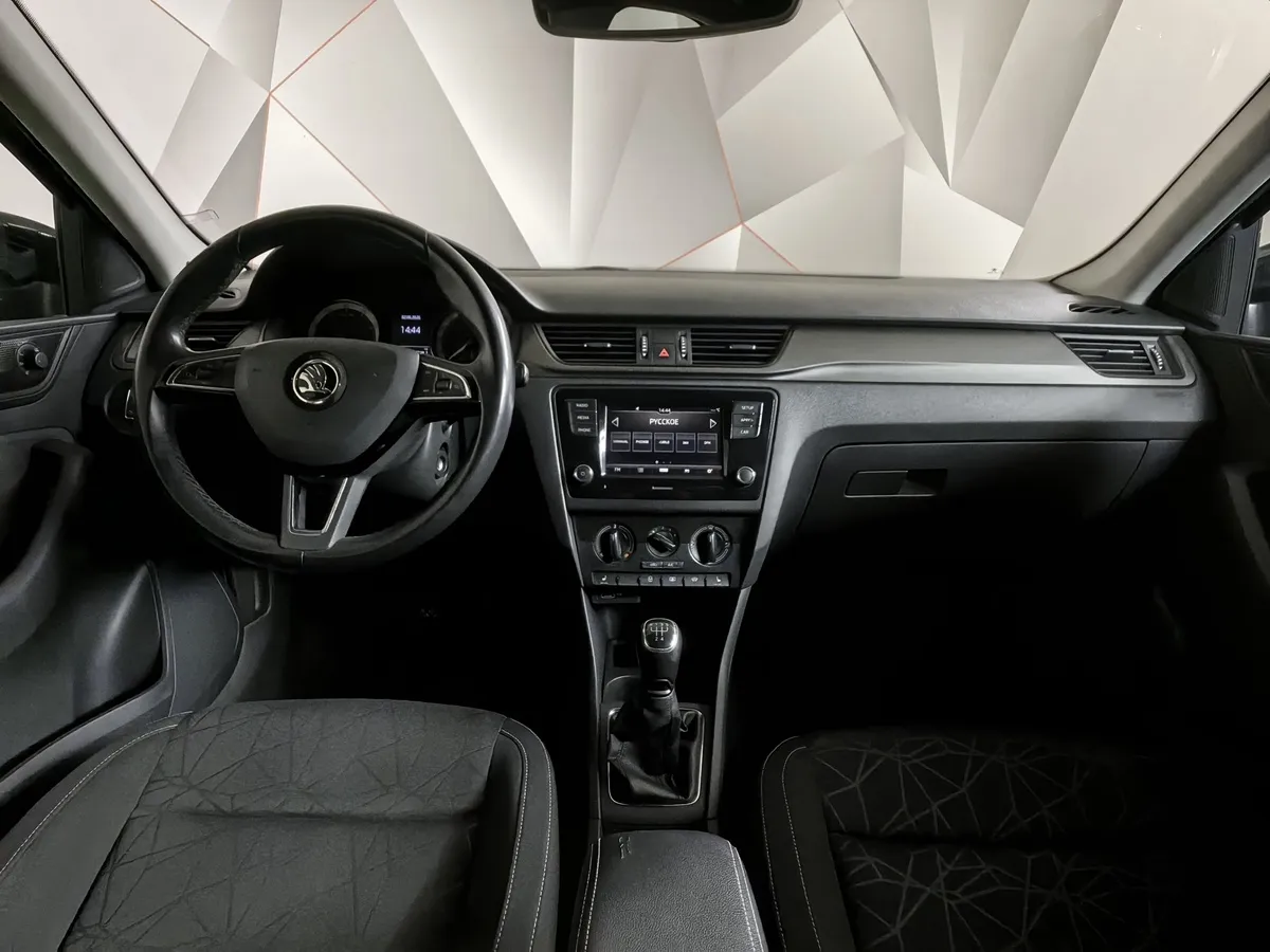 Skoda Rapid 1.6 MT (90 л.с.) Черный в АВИЛОН. Слайд №14