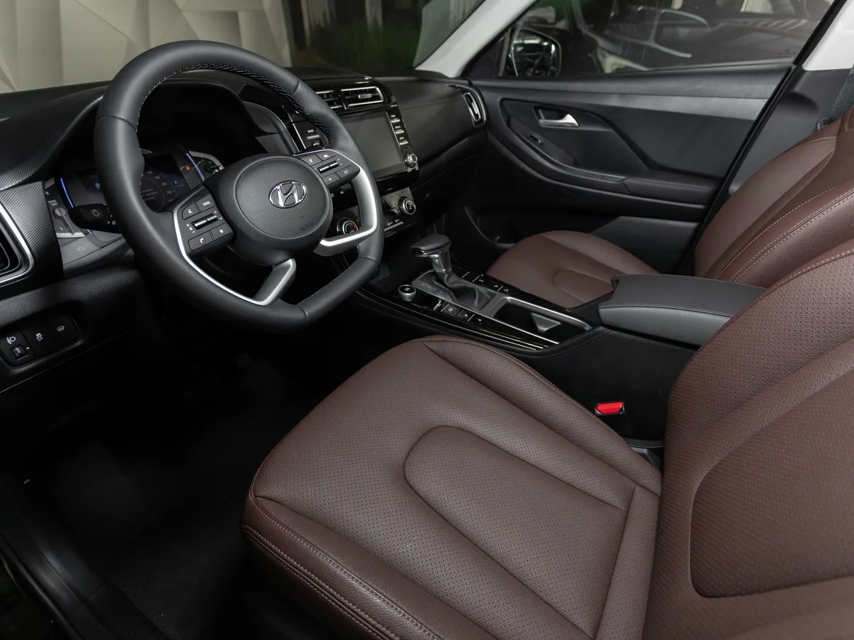 Solaris HC 2.0 AT 4WD (150 л.с.) Lifestyle + Winter Бежевый в АВИЛОН. Слайд №7
