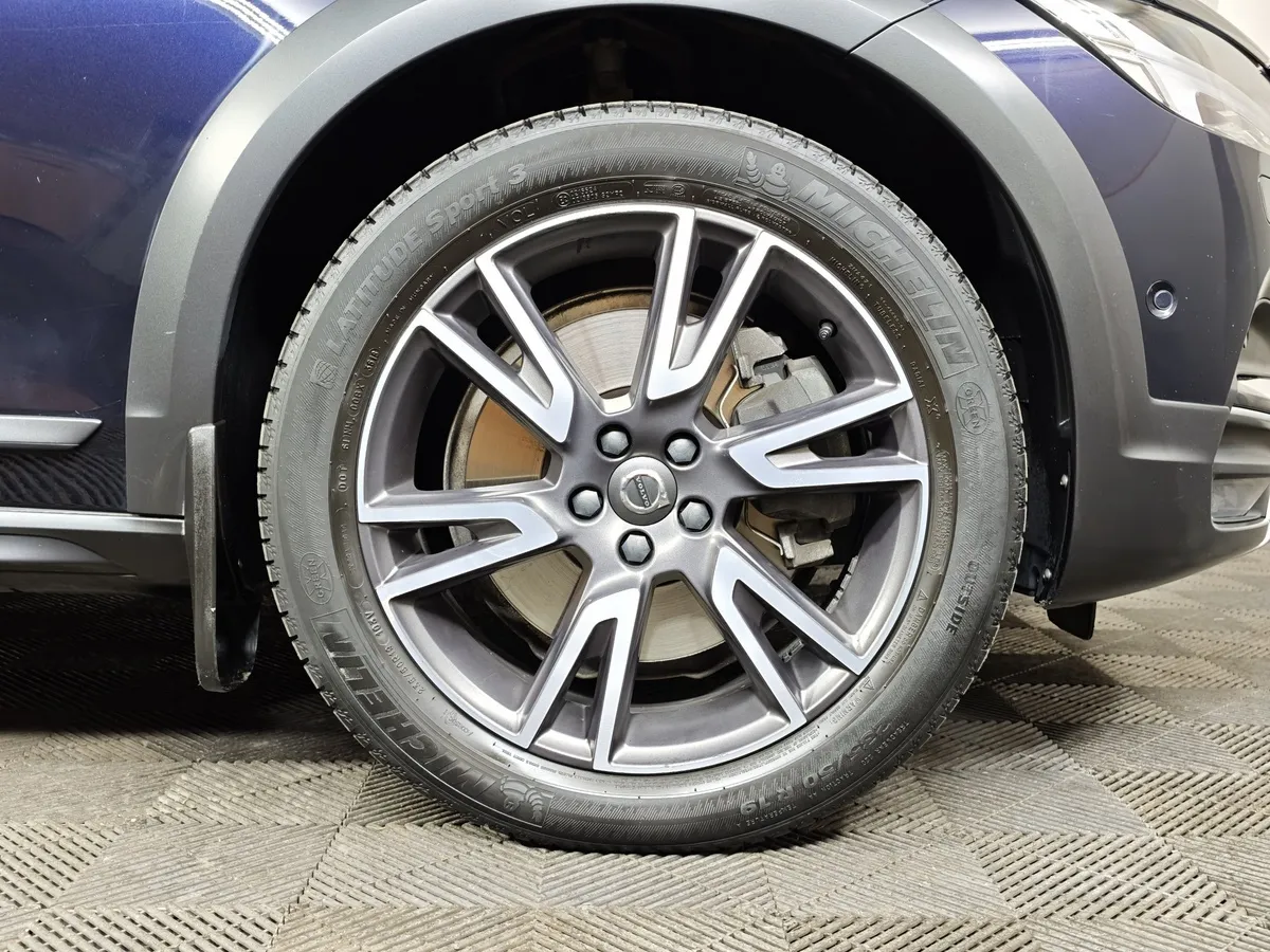 Volvo V90 Cross Country 2.0 T5 Drive-E AT AWD (249 л.с.) Plus Синий в АВИЛОН. Слайд №9
