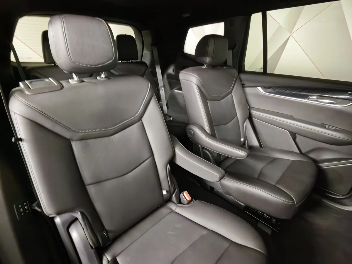 Cadillac XT6 2.0T AT AWD (200 л.с.) Sport Черный в АВИЛОН. Слайд №16