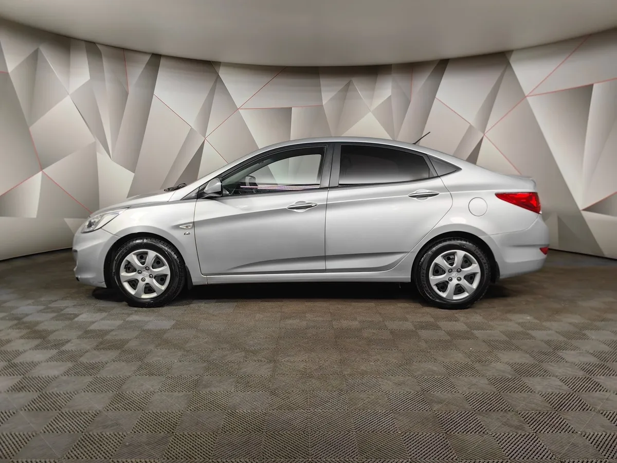 Hyundai Solaris 1.6 MT (123 л.с.) Classic + AC Серебристый в АВИЛОН. Слайд №5