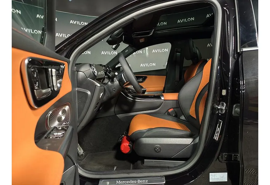 Mercedes-Benz GLC 300 4MATIC 9G-TRONIC (258 л.с.) Черный в АВИЛОН. Слайд №17