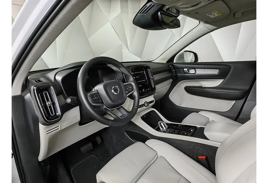 АВИЛОН - Volvo XC40 2.0 T4 Drive-E AT AWD (190 л.с.) Inscription Белый - slide 7