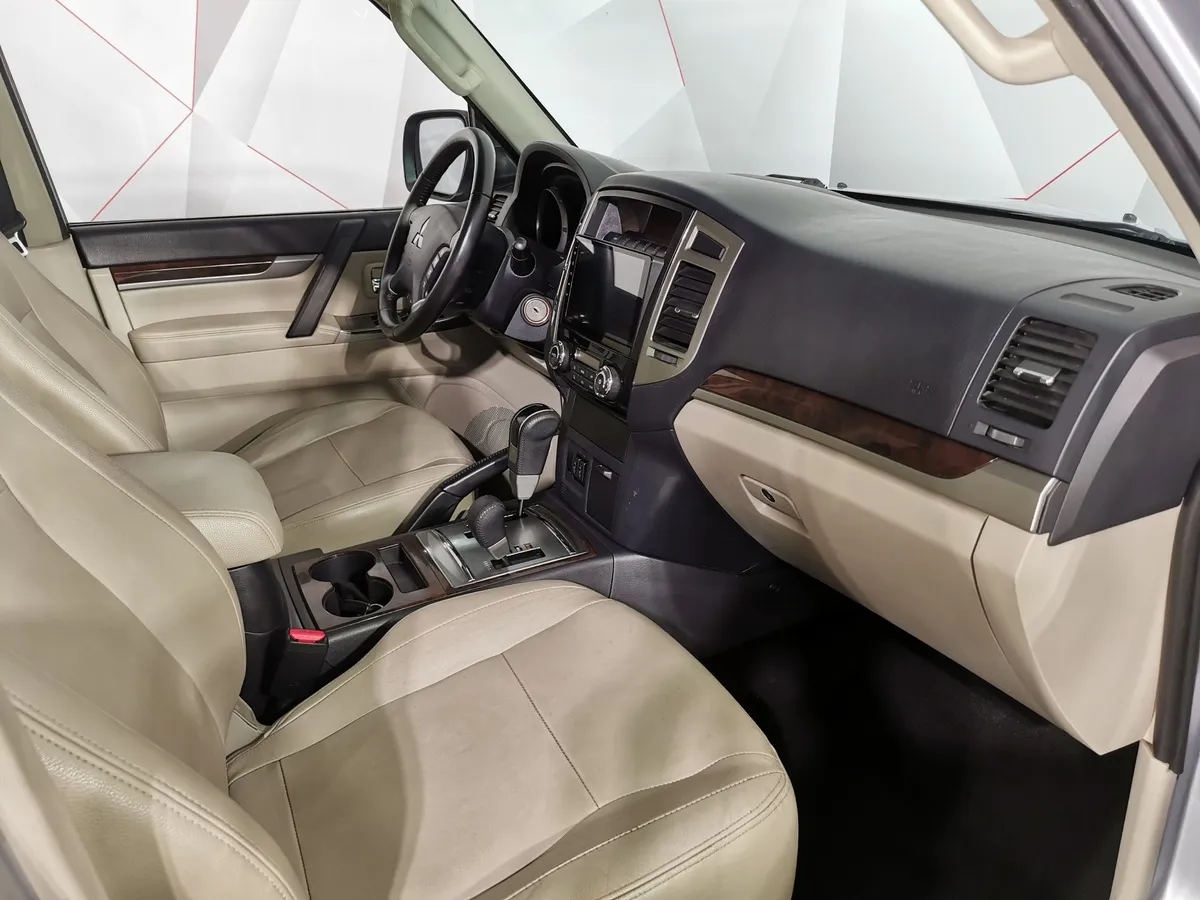 Mitsubishi Pajero 3.8 AT (250 л.с.) Серый в АВИЛОН. Слайд №12